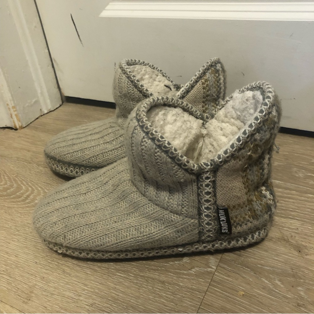 Muk Luks ladies slippers size small 5-6